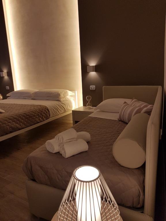 La Banchina Holiday Rooms Trani Exterior foto